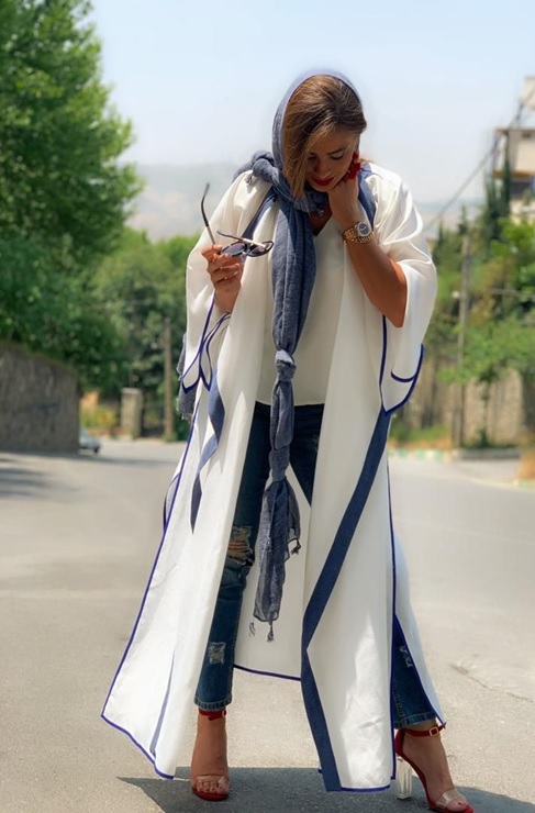 مانتو ژاکارد بلند سفید با مغزی دوزی آبی