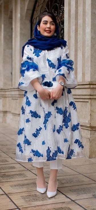 مانتو توری سفید و آبی با طرح برجسته