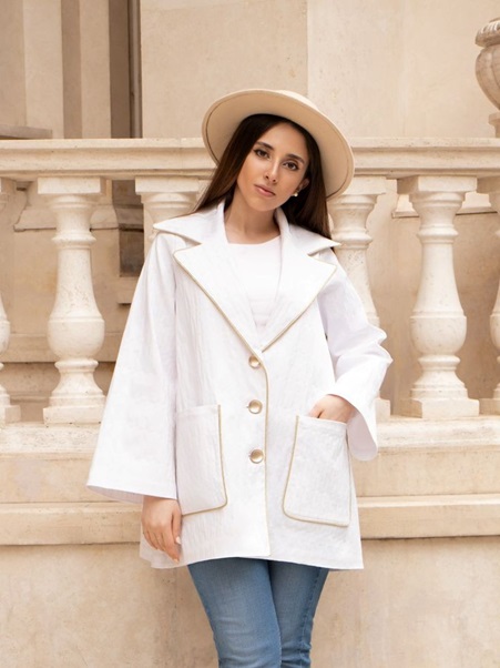 مانتو سفید تابستانه دکمه دار و مغزی دوزی طلایی