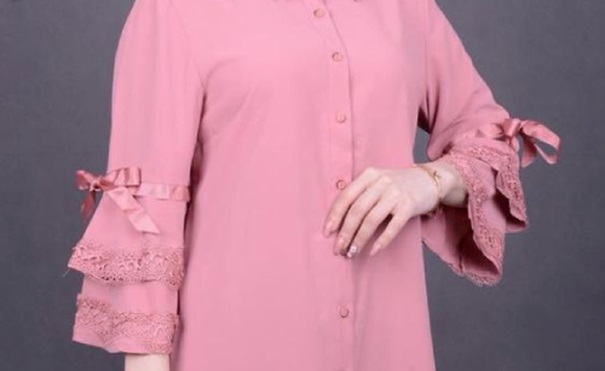 مانتو صورتی جلودکمه با آستین کلوش 