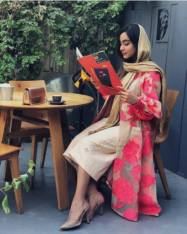 ژاکارد با طرح گل صورتی و آستین مچی