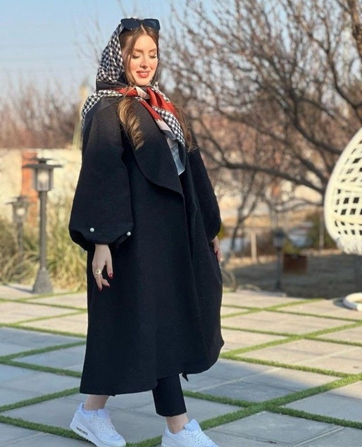 مانتو بلند مشکی ژاکارد با آستین پفی