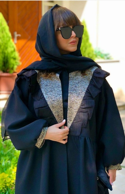 ژاکارد کتی مشکی با یقه و سر آستین طلایی